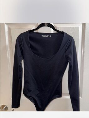 Abercrombie Women’s Black Long-Sleeve Scoop Neck Bodysuit